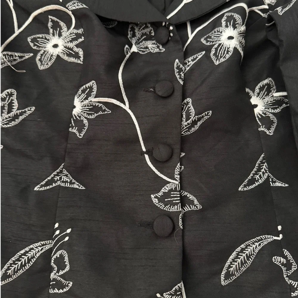 JS Collections structured black